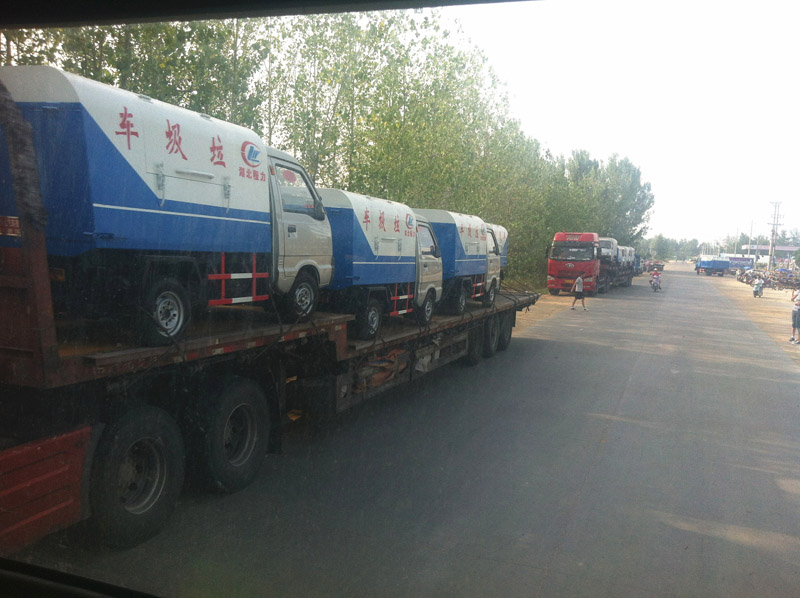 圖為準備發車至山西的小型<a href=http://www.kwoe.cn/ljc target=_blank class=infotextkey>垃圾車</a>