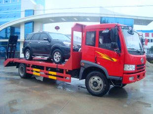 解放平頭挖機(jī)運(yùn)輸車(chē),平板運(yùn)輸車(chē)