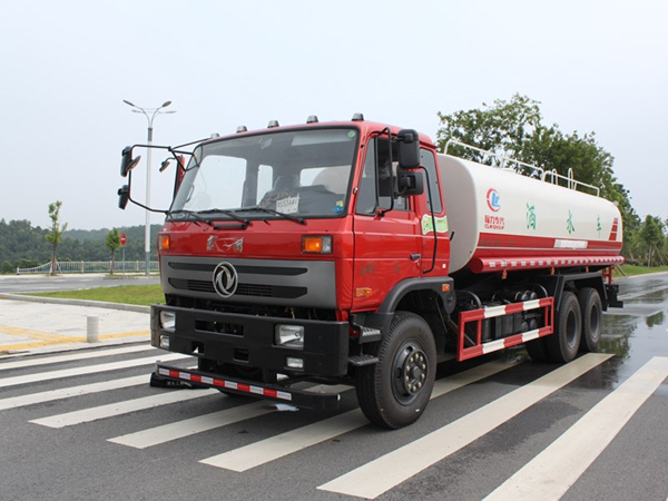 經典款153后8輪東風灑水車(20-22噸)