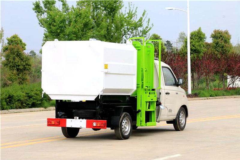 福田祥菱側(cè)掛桶垃圾車(chē)圖片4