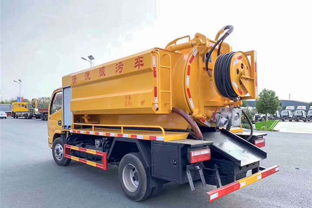 東風(fēng)小多利卡國(guó)六清洗吸污車圖片4