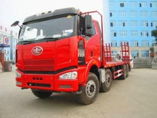 解放J6前四后八豪華型平板運(yùn)輸車(chē)