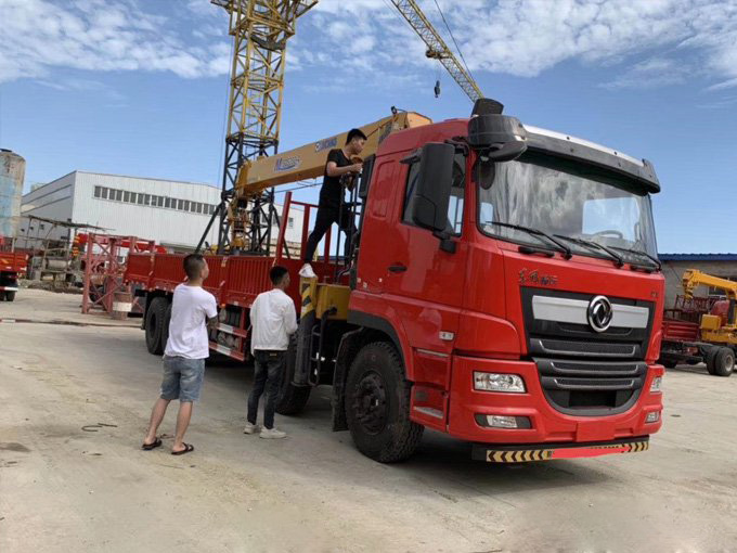 程力隨車吊徐工14噸雙聯泵東風暢行D7L隨車吊圖片4